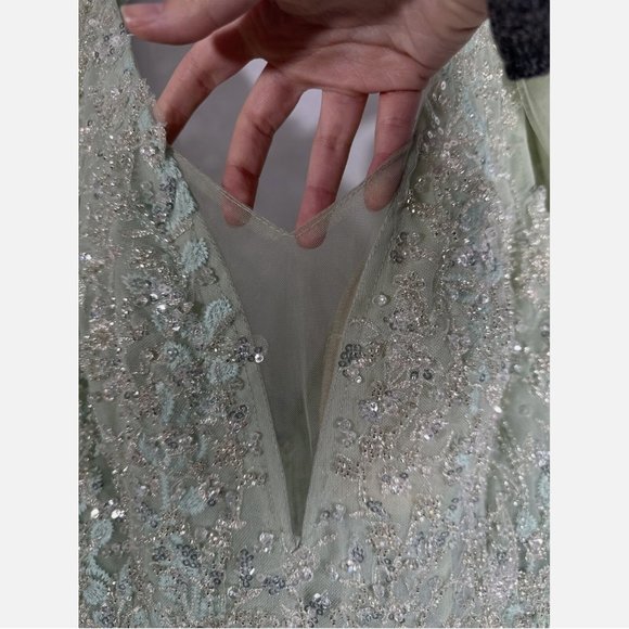 NWT $600 Mac Duggal Embellished Soft Tie Sleeveless V Neck Gown Sage Green SZ 12 - Picture 10 of 16
